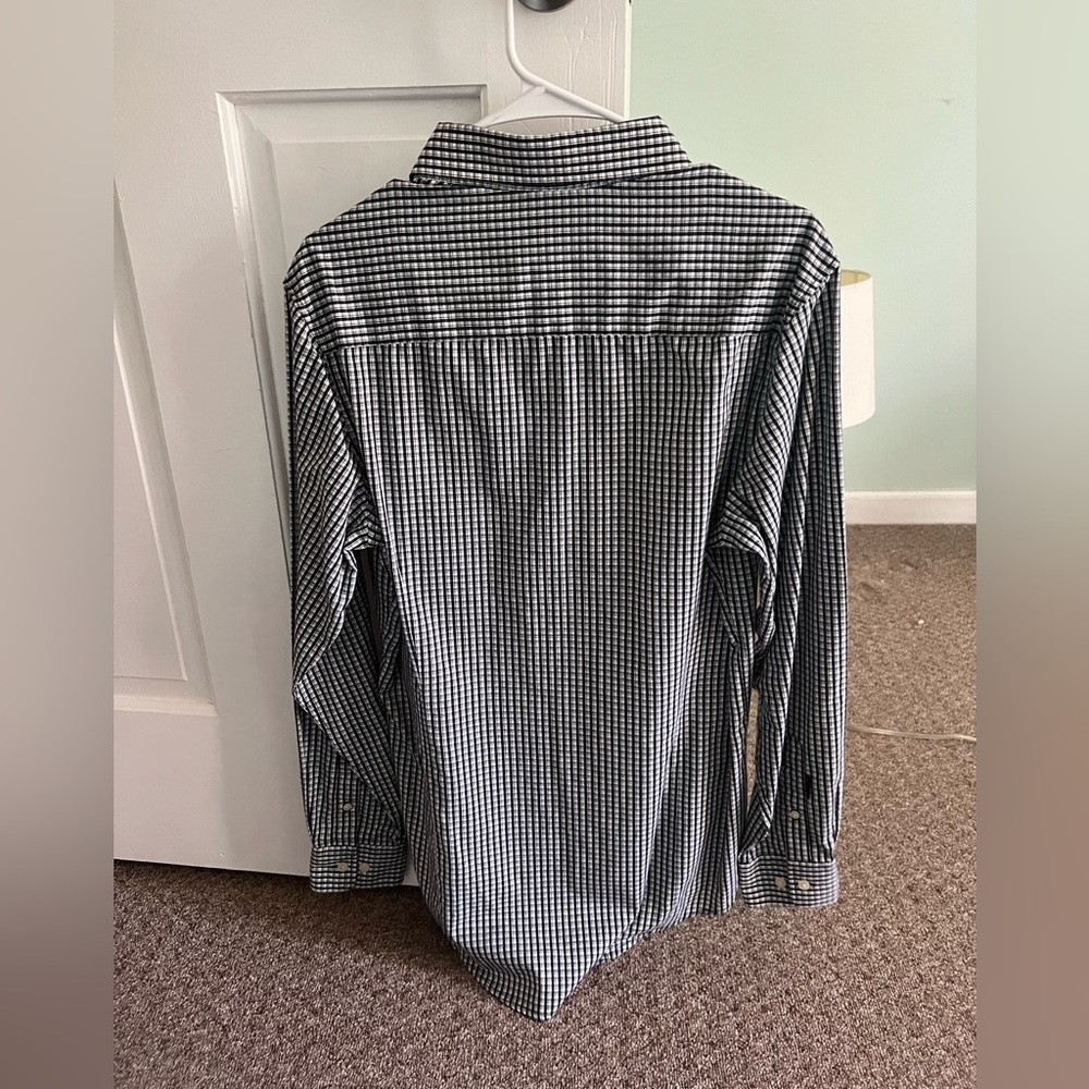 App state button down size medium - Picture 3 of 4